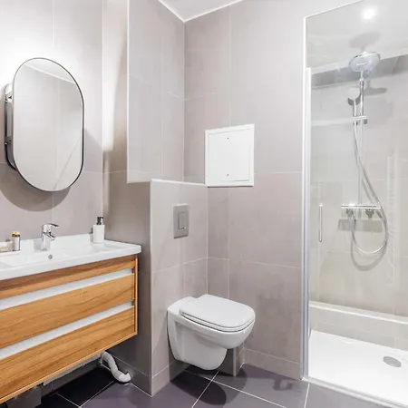 Large 1p Parc Des Buttes-chaumont *