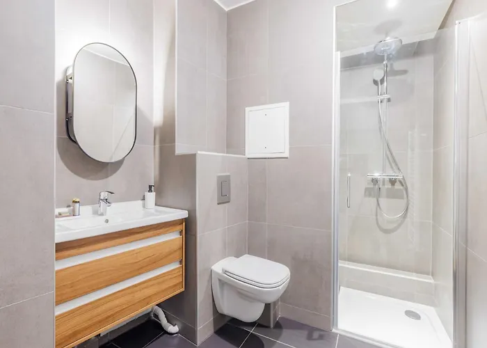 Large 1p Parc Des Buttes-chaumont *